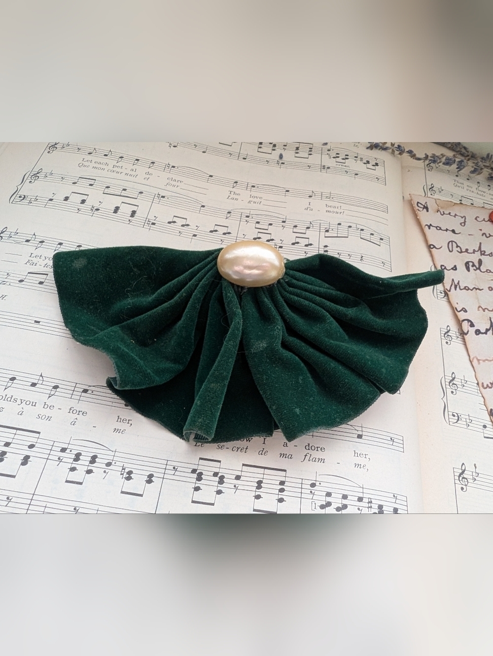 Elegant Green Velvet Pin with Cream Pearl Accent